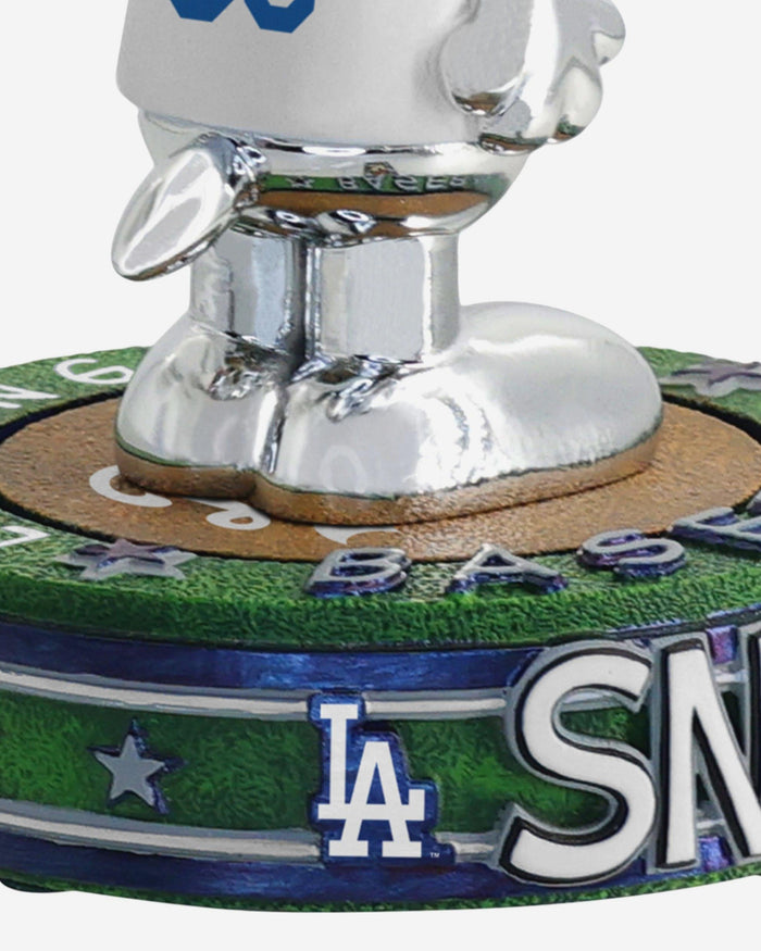 Los Angeles Dodgers Snoopy Peanuts Electroplated Bighead Bobblehead FOCO - FOCO.com