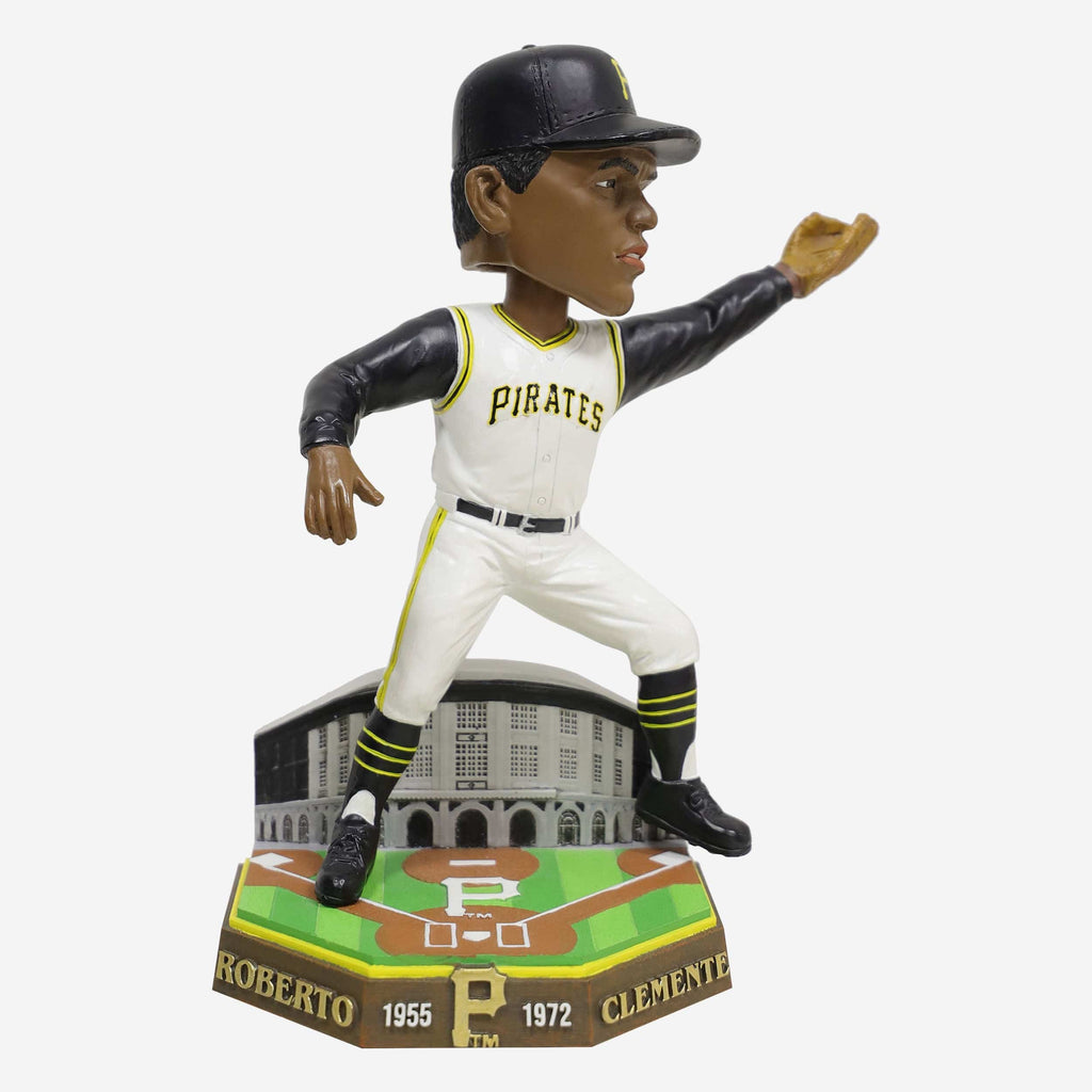 Roberto Clemente Pittsburgh Pirates Retired Pro Gate Series Bobblehead FOCO - FOCO.com