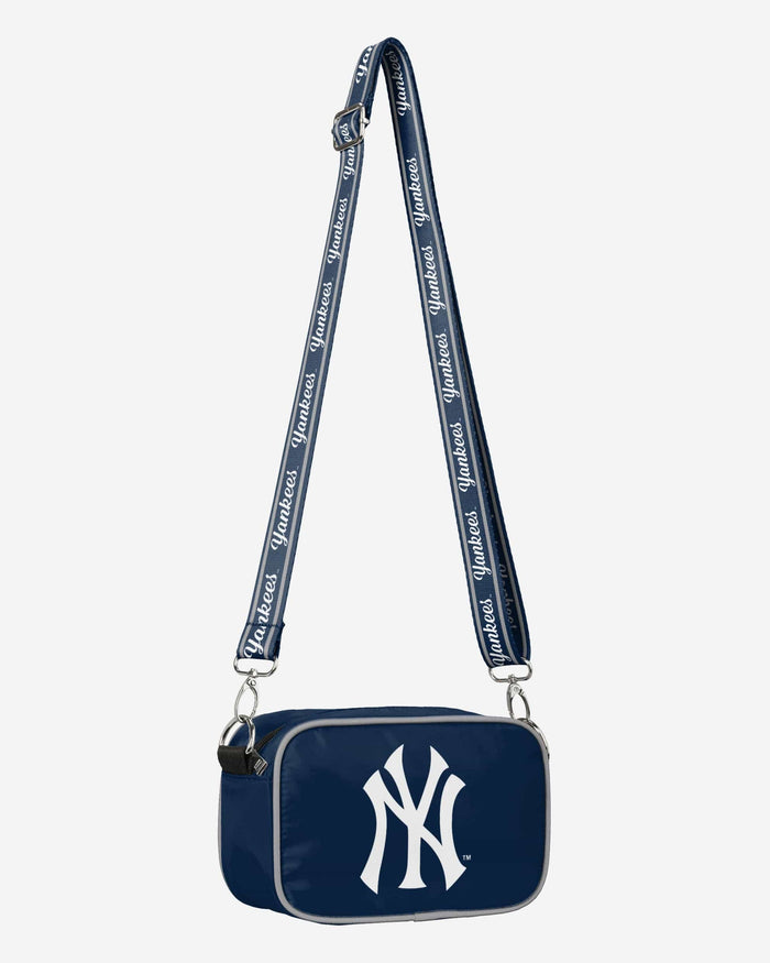 New York Yankees Team Logo Crossbody Bag FOCO - FOCO.com