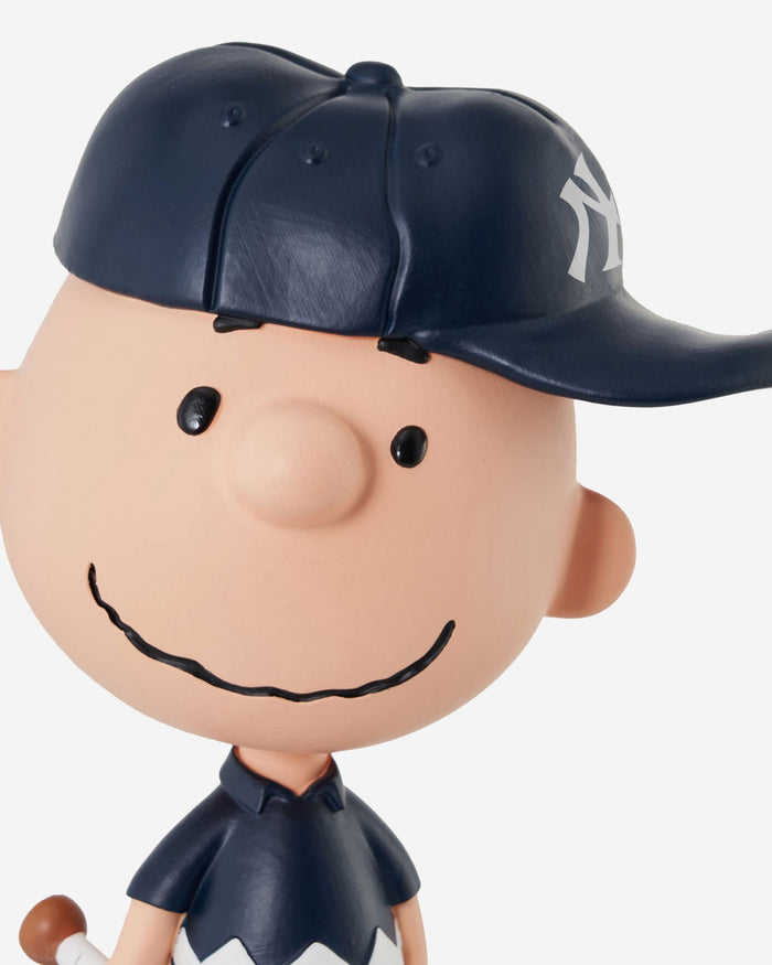 New York Yankees Charlie Brown Peanuts Bighead Bobblehead FOCO