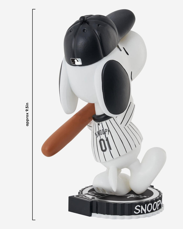 Chicago White Sox Snoopy Peanuts Bighead Bobblehead FOCO - FOCO.com