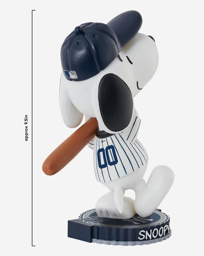 New York Yankees Snoopy Peanuts Bighead Bobblehead FOCO - FOCO.com