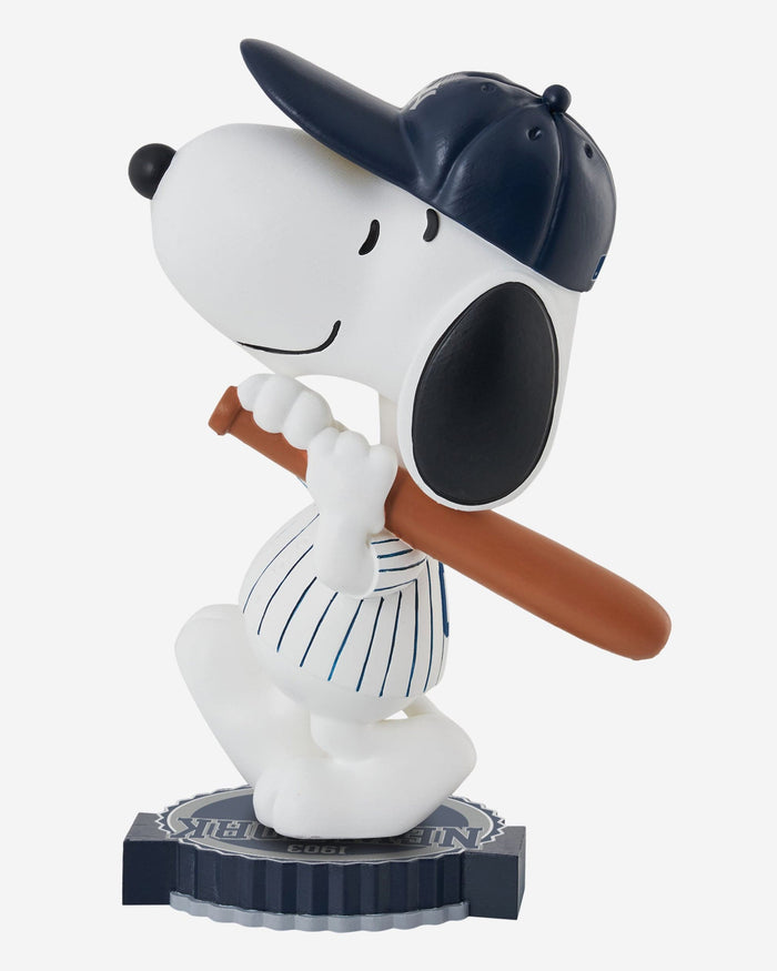 New York Yankees Snoopy Peanuts Bighead Bobblehead FOCO - FOCO.com