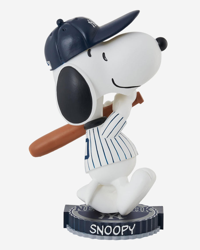 New York Yankees Snoopy Peanuts Bighead Bobblehead FOCO - FOCO.com