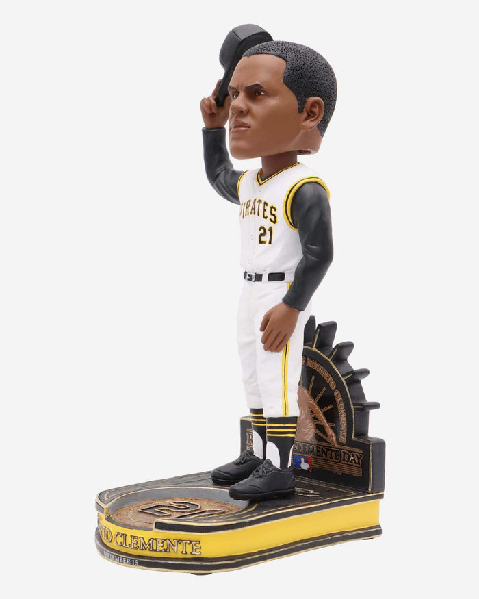 Roberto Clemente Pittsburgh Pirates 2023 Roberto Clemente Day Bobblehead FOCO - FOCO.com