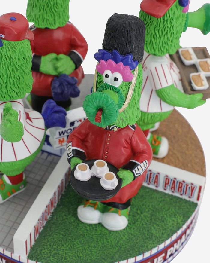 Phillie Phanatic Philadelphia Phillies 2024 MLB London Huddle Spinner Mini Bobblehead Scene FOCO - FOCO.com