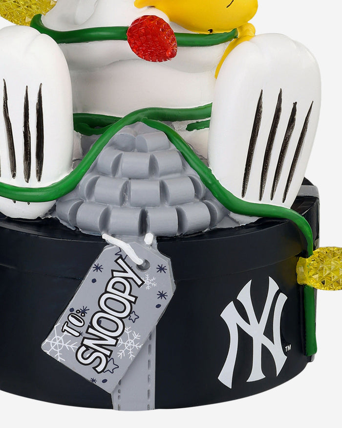 New York Yankees Snoopy & Woodstock Peanuts Christmas Light Up Bobblehead FOCO - FOCO.com