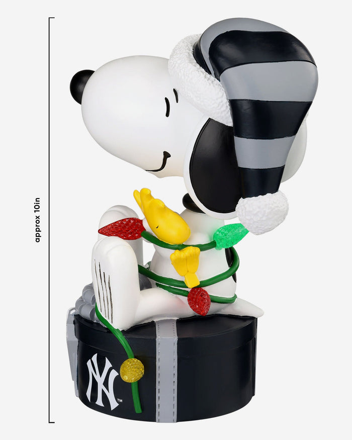 New York Yankees Snoopy & Woodstock Peanuts Christmas Light Up Bobblehead FOCO - FOCO.com