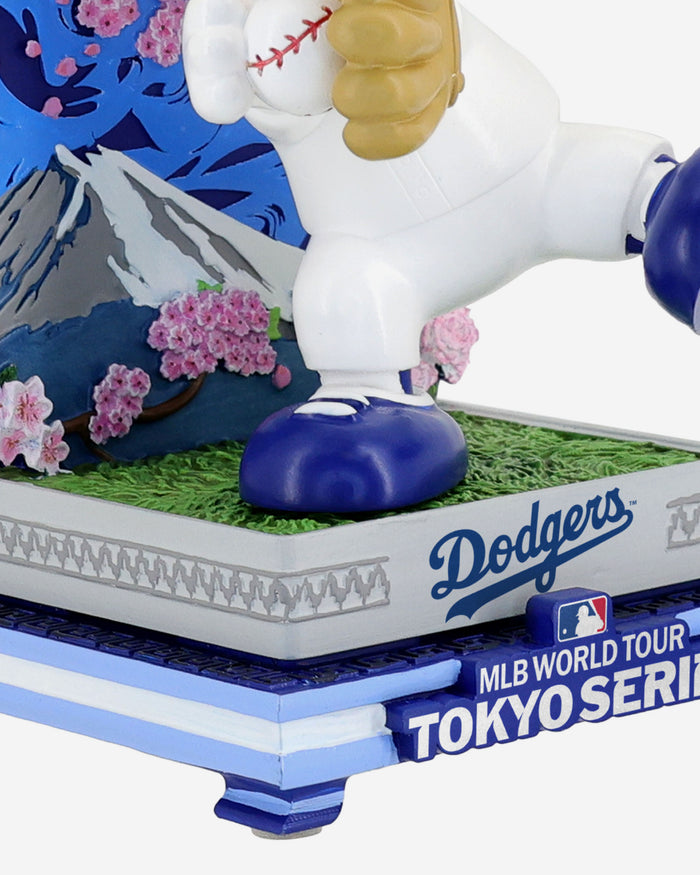 Los Angeles Dodgers Snoopy Peanuts 2025 Tokyo Series Bobblehead FOCO - FOCO.com