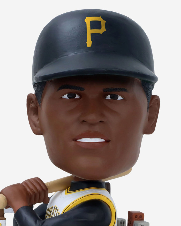 Roberto Clemente Pittsburgh Pirates Bust Bighead Bobblehead FOCO - FOCO.com