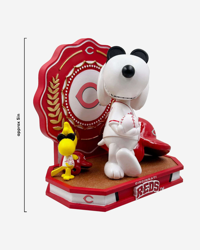 Cincinnati Reds Snoopy & Woodstock Joe Cool Peanuts Dual Bobblehead FOCO - FOCO.com