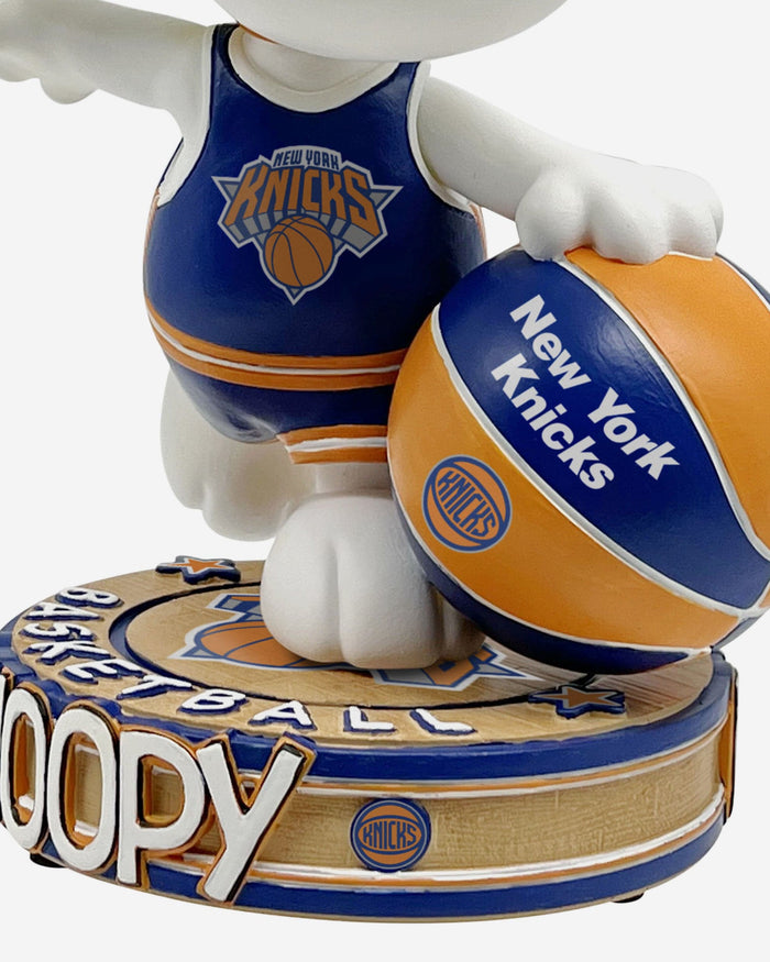 New York Knicks Snoopy Peanuts Bighead Bobblehead FOCO - FOCO.com