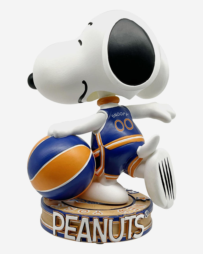 New York Knicks Snoopy Peanuts Bighead Bobblehead FOCO - FOCO.com