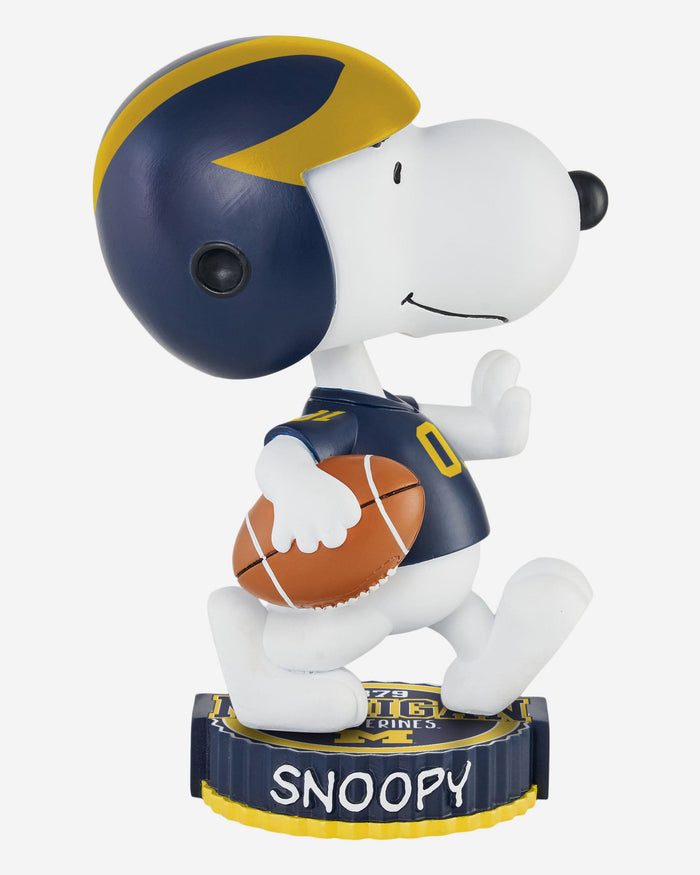 Michigan Wolverines Snoopy Peanuts Bighead Bobblehead FOCO - FOCO.com