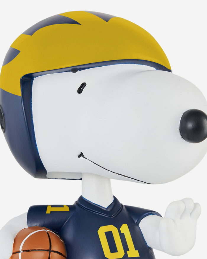 Michigan Wolverines Snoopy Peanuts Bighead Bobblehead FOCO - FOCO.com