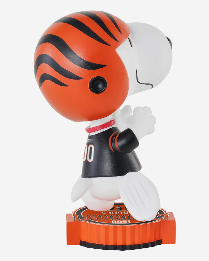 Cincinnati Bengals Snoopy Peanuts Bighead Bobblehead FOCO - FOCO.com
