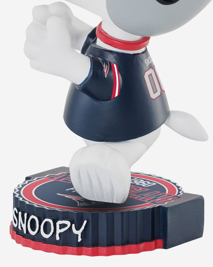 New England Patriots Snoopy Peanuts Bighead Bobblehead FOCO - FOCO.com