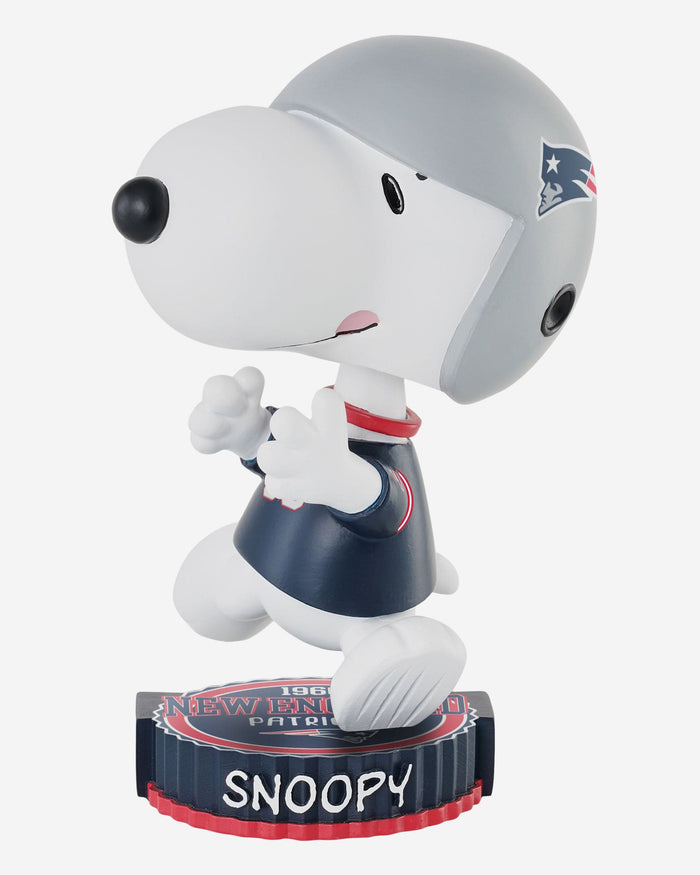 New England Patriots Snoopy Peanuts Bighead Bobblehead FOCO - FOCO.com