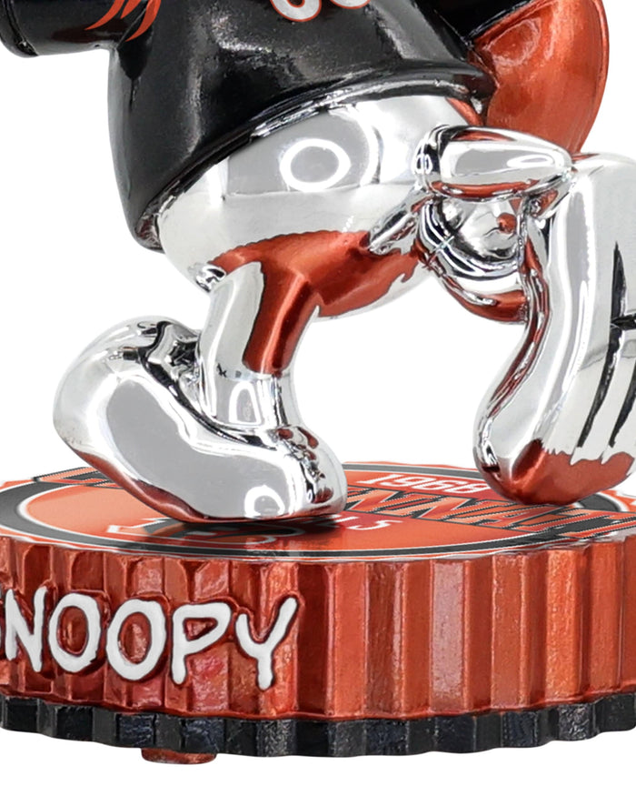 Cincinnati Bengals Snoopy Peanuts Electroplated Medium Bighead Bobblehead FOCO - FOCO.com