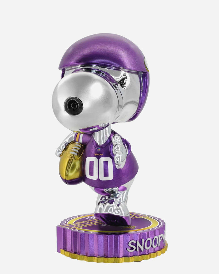 Minnesota Vikings Snoopy Peanuts Electroplated Medium Bighead Bobblehead FOCO - FOCO.com