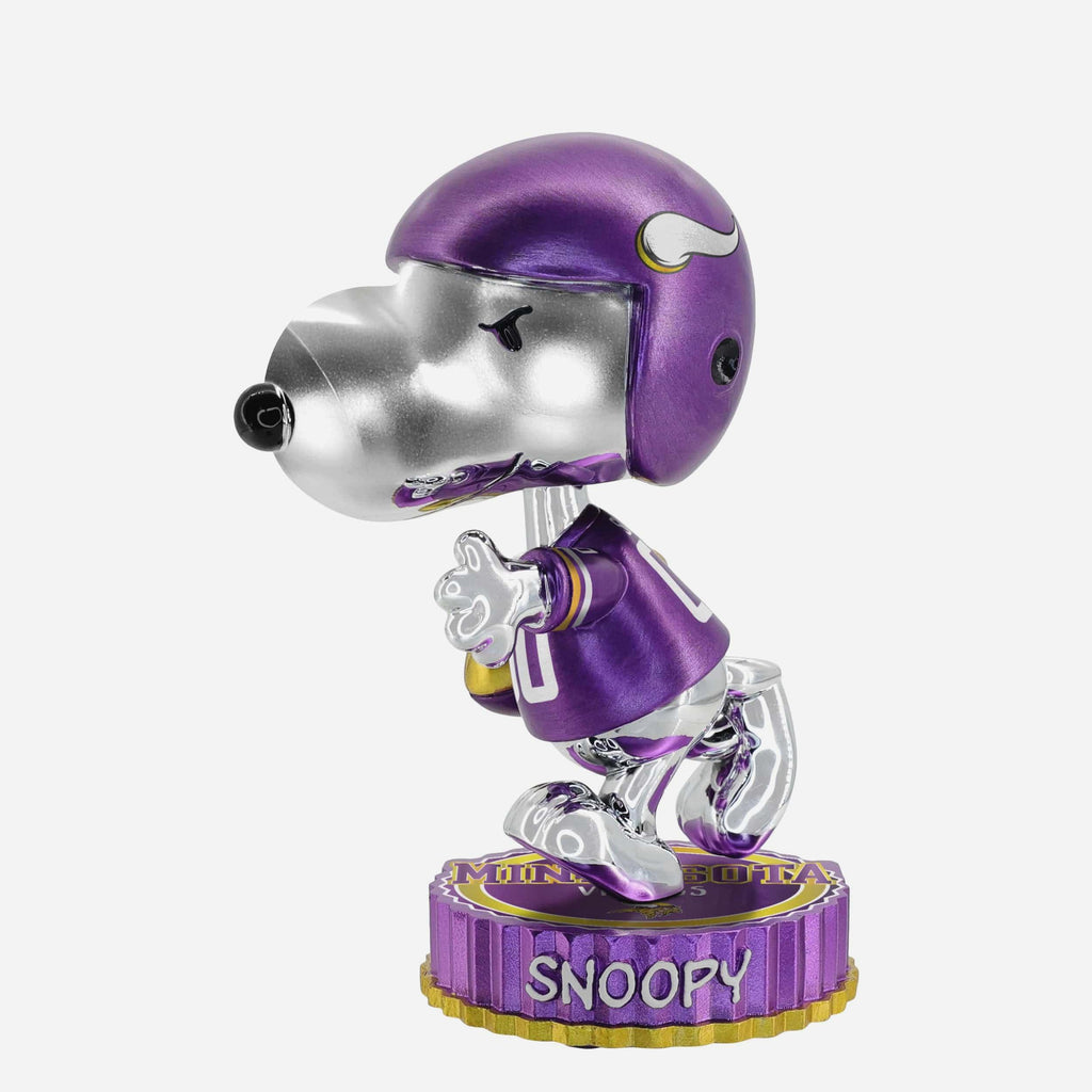 Minnesota Vikings Snoopy Peanuts Electroplated Medium Bighead Bobblehead FOCO - FOCO.com