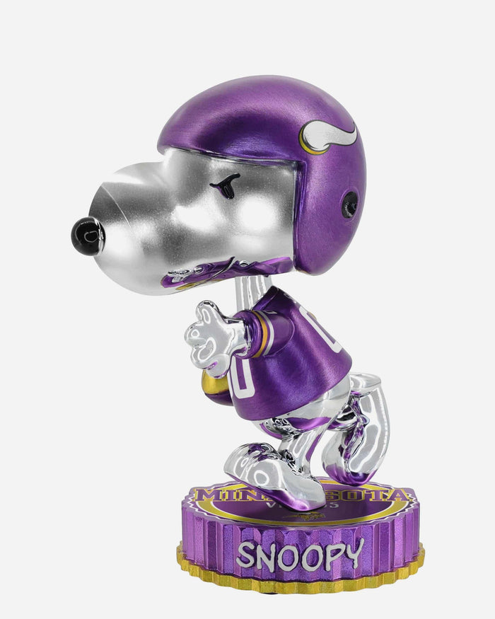 Minnesota Vikings Snoopy Peanuts Electroplated Medium Bighead Bobblehead FOCO - FOCO.com