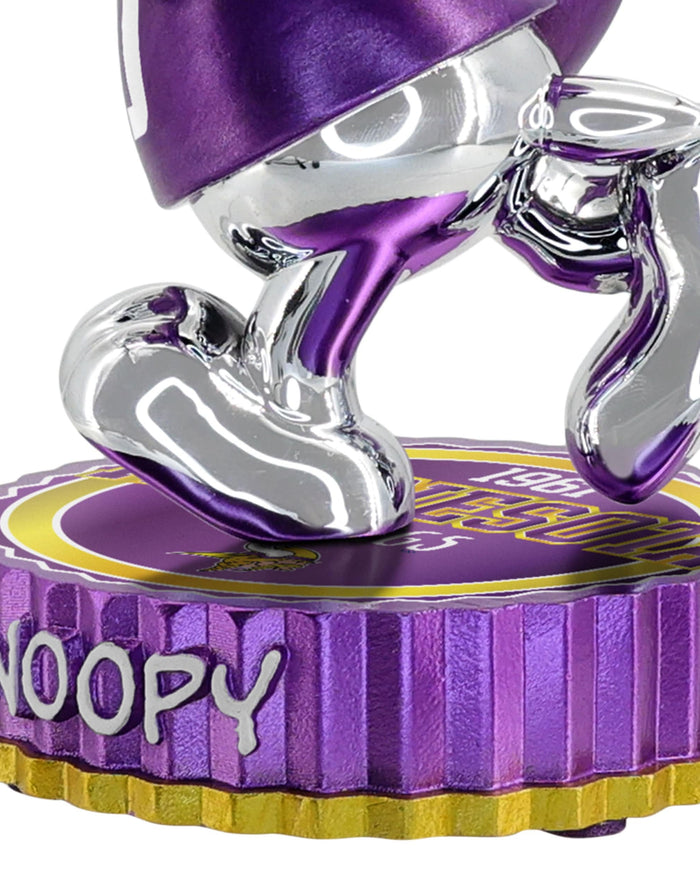 Minnesota Vikings Snoopy Peanuts Electroplated Medium Bighead Bobblehead FOCO - FOCO.com