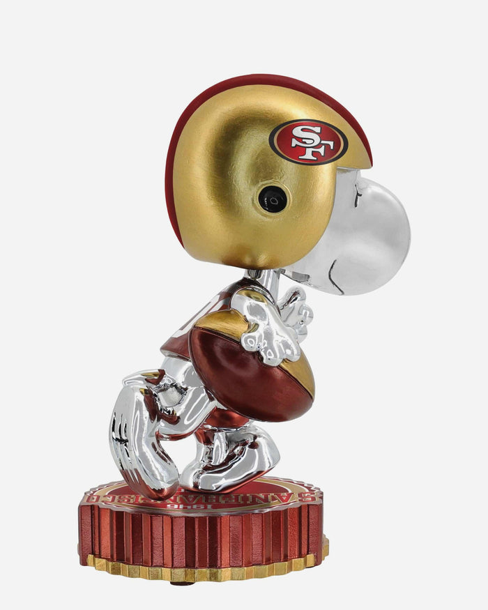 San Francisco 49ers Snoopy Peanuts Electroplated Medium Bighead Bobblehead FOCO - FOCO.com
