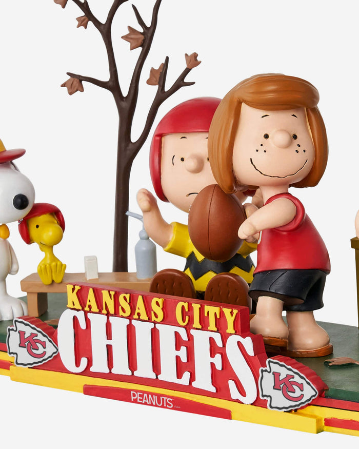 Kansas City Chiefs Peanuts Gang Mini Bobblehead Scene FOCO - FOCO.com