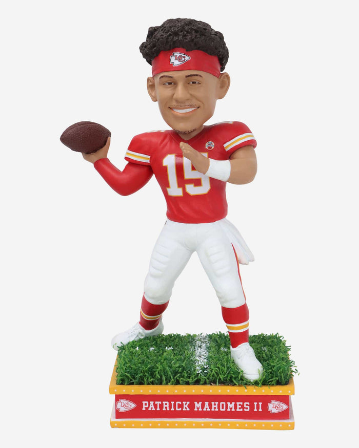 Patrick Mahomes Kansas City Chiefs Field Star Bobblehead FOCO - FOCO.com