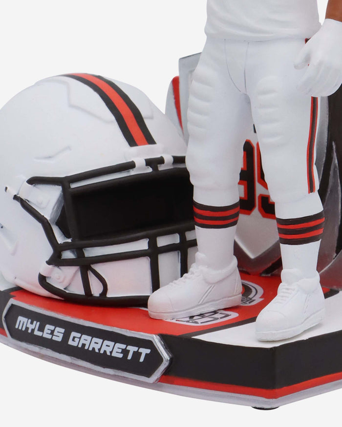 Myles Garrett Cleveland Browns 2023 Alternate Helmet Bobblehead FOCO - FOCO.com