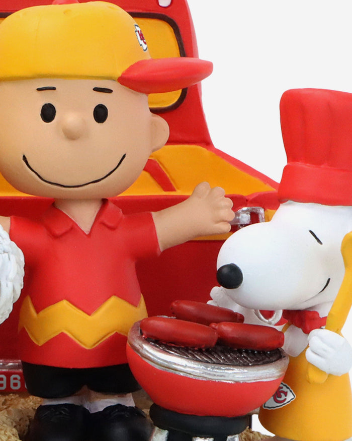 Kansas City Chiefs Peanuts Tailgate Mini Bobblehead Scene FOCO - FOCO.com