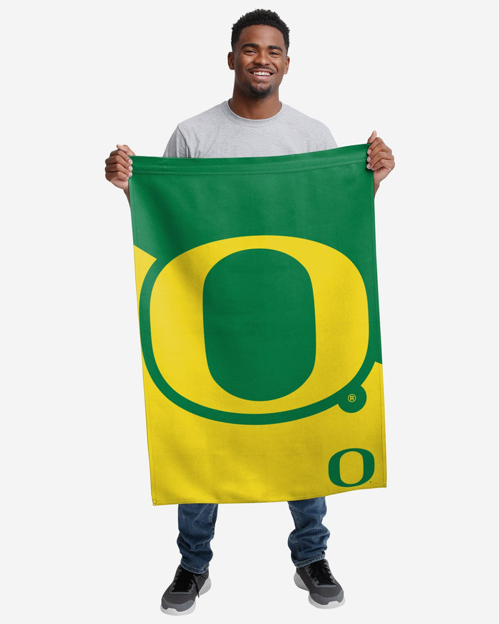 Oregon Ducks Vertical Flag FOCO - FOCO.com