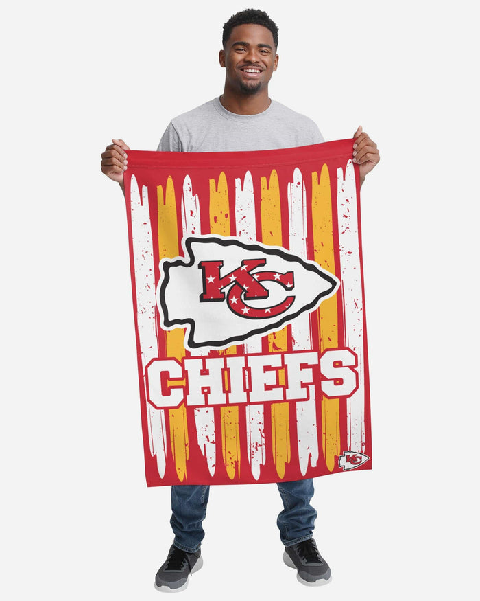 Kansas City Chiefs Brushstroke Americana Vertical Flag FOCO - FOCO.com