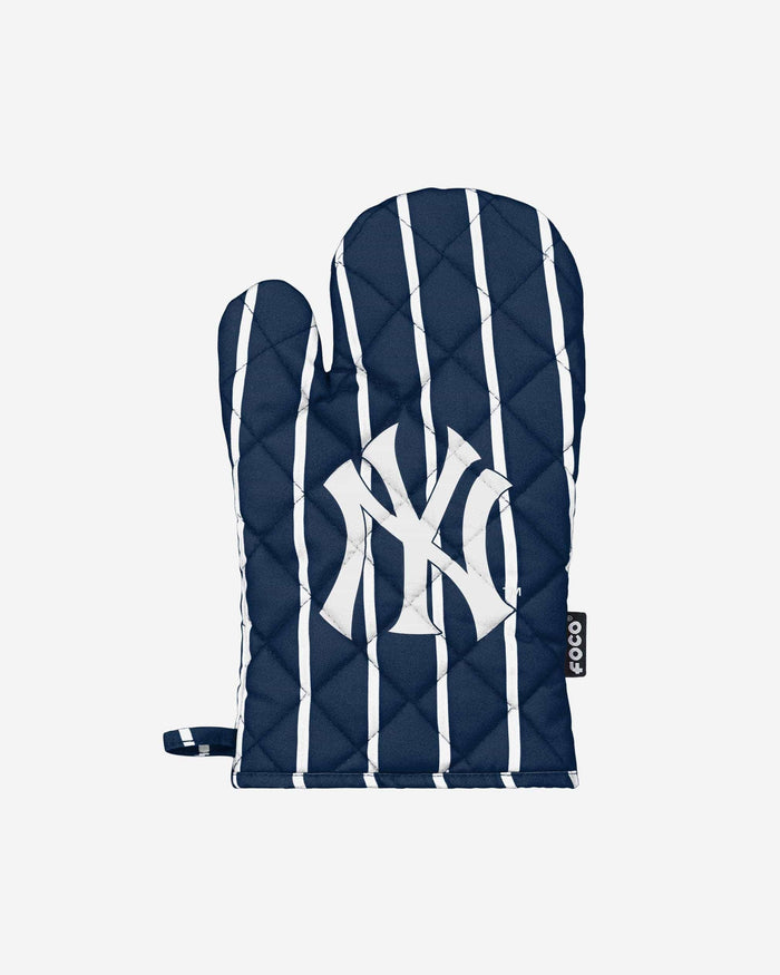 New York Yankees Pinstripe Oven Mitt FOCO - FOCO.com