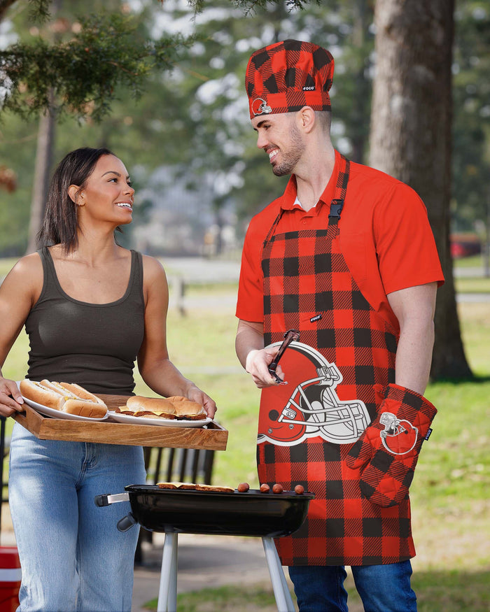 Cleveland Browns Plaid Chef Set FOCO - FOCO.com