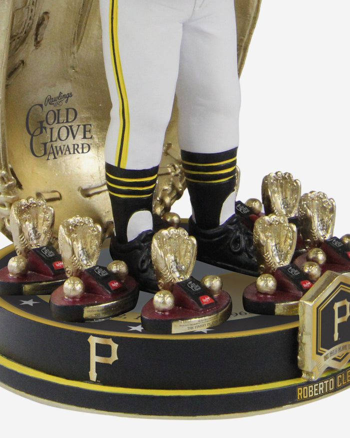 Roberto Clemente Pittsburgh Pirates 12x Gold Glove Award Bobblehead FOCO - FOCO.com