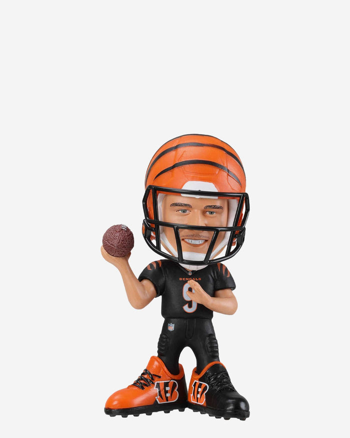 Joe Burrow Cincinnati Bengals Vinyl Showstomperz Bobblehead FOCO - FOCO.com