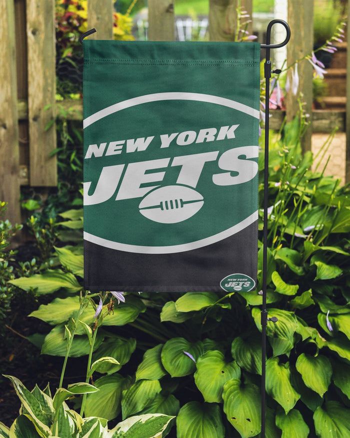 New York Jets Colorblock Helmet Garden Flag FOCO - FOCO.com