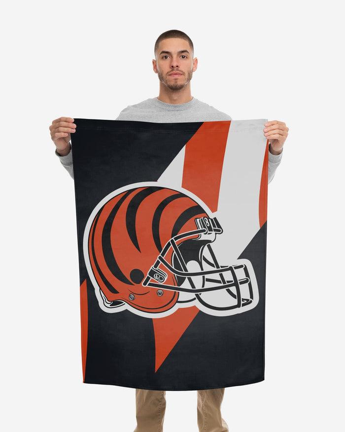 Cincinnati Bengals Helmet Vertical Flag FOCO - FOCO.com