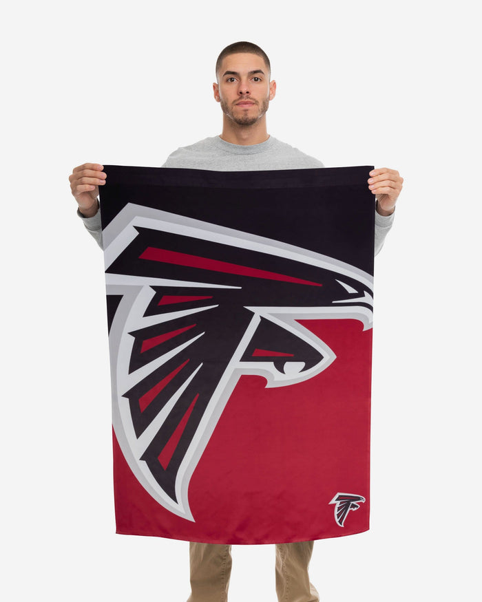Atlanta Falcons Vertical Flag FOCO - FOCO.com