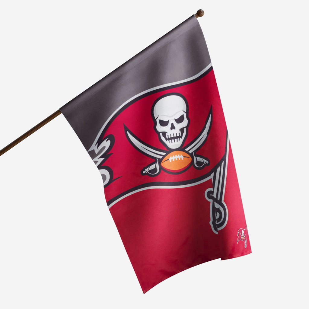 Tampa Bay Buccaneers Vertical Flag FOCO - FOCO.com