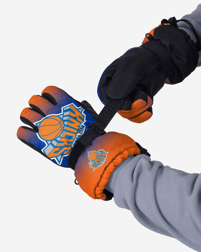 New York Knicks Gradient Big Logo Insulated Gloves FOCO - FOCO.com