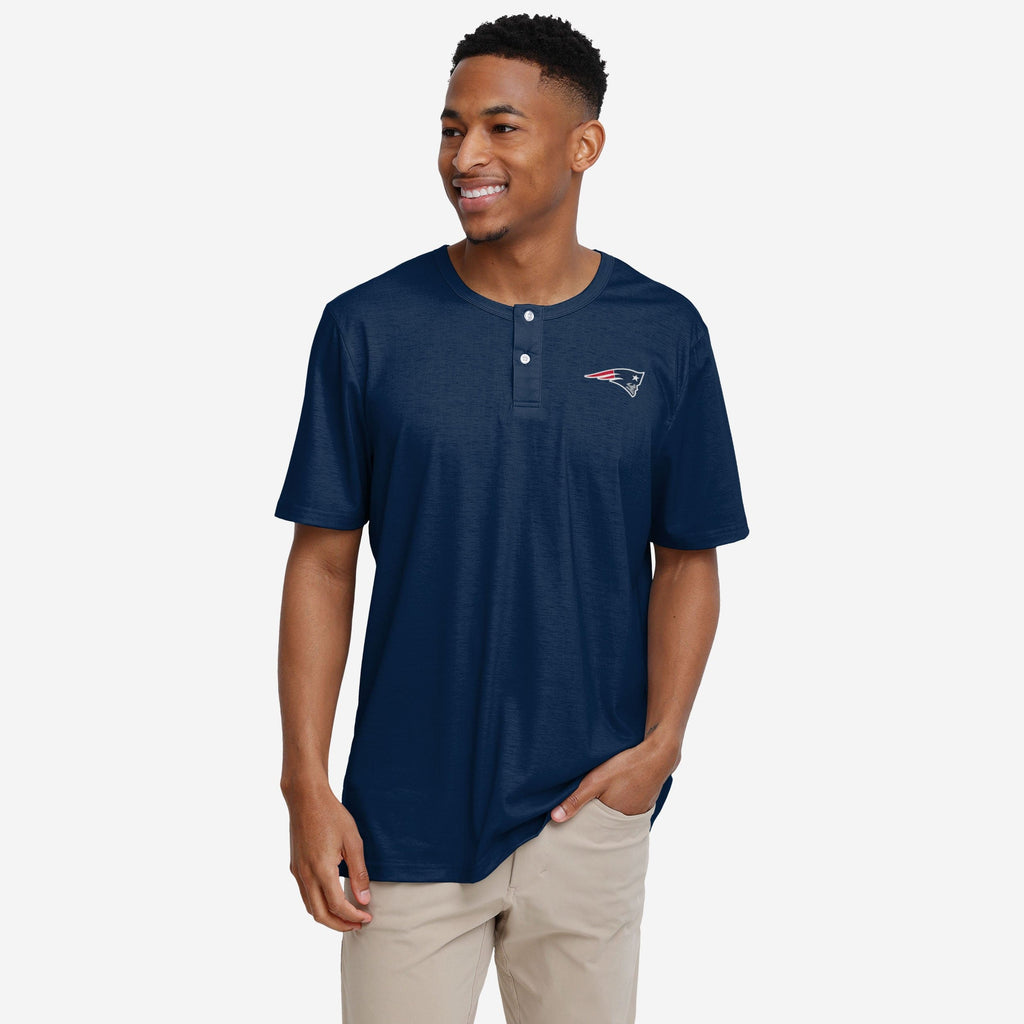 New England Patriots Solid Team Logo Short Sleeve Henley FOCO S - FOCO.com