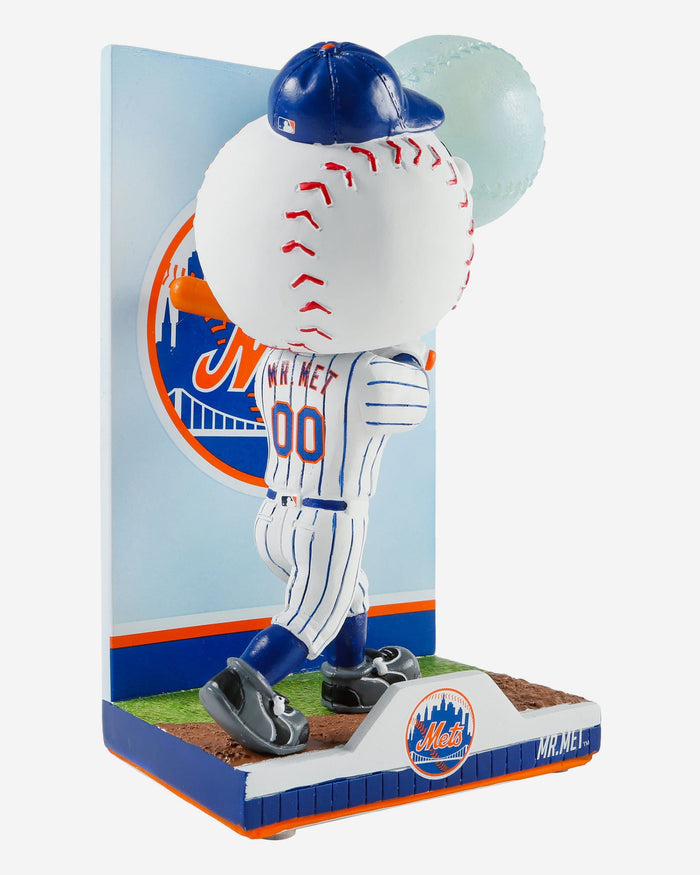 Mr Met New York Mets Mascot Action Pose Light Up Ball Bobblehead FOCO - FOCO.com