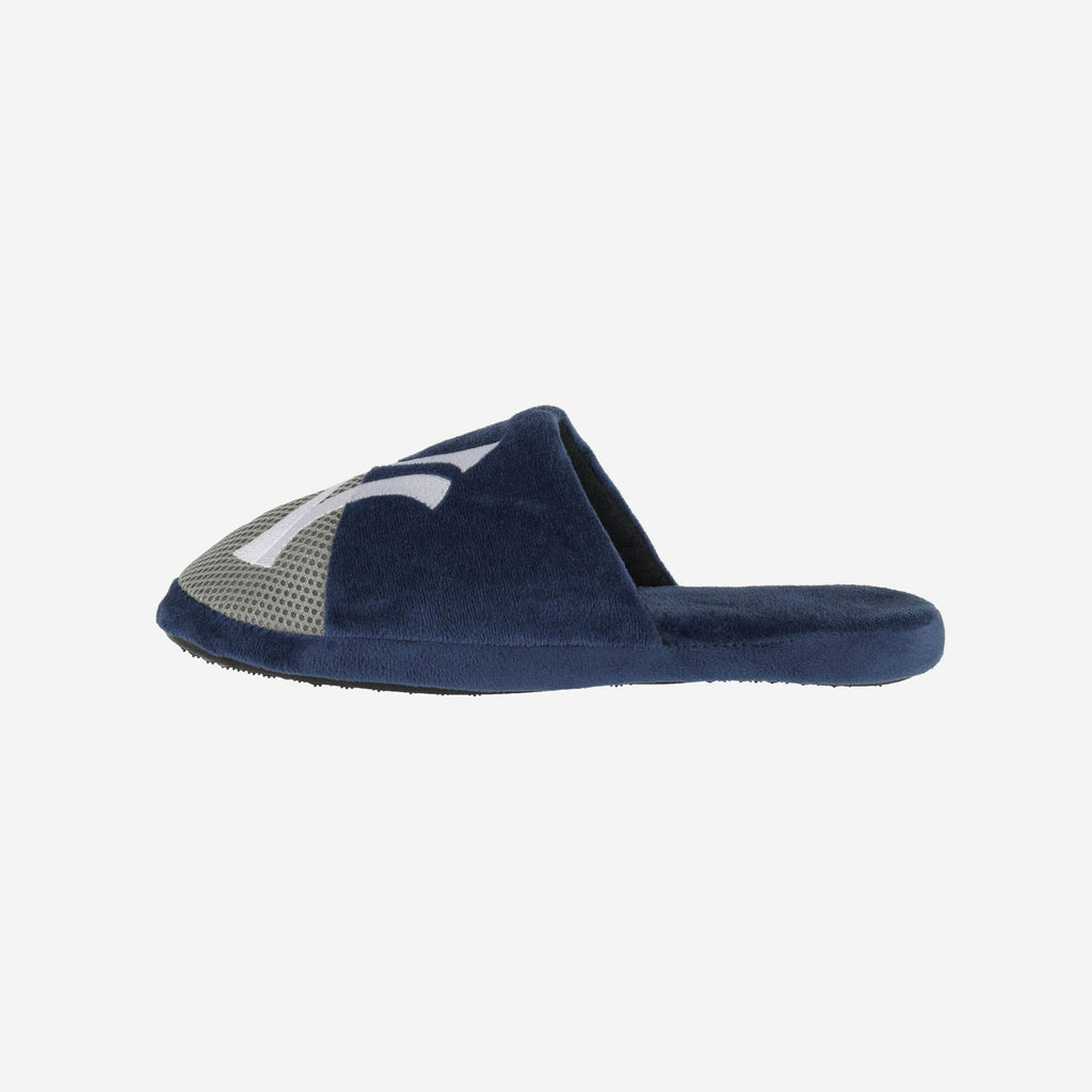 New York Yankees Team Logo Staycation Slipper FOCO S - FOCO.com