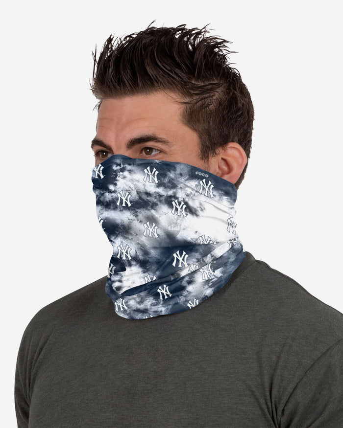 New York Yankees Tie-Dye Gaiter Scarf FOCO - FOCO.com