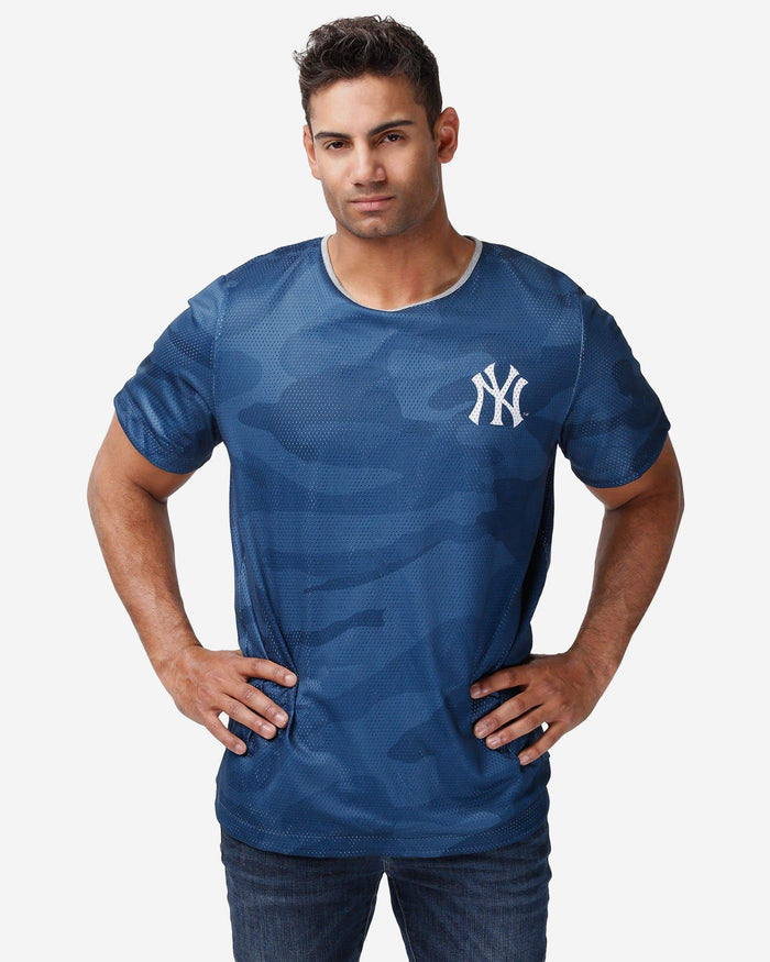 New York Yankees Reversible Mesh Matchup T-Shirt FOCO S - FOCO.com